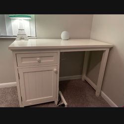 Desk (White) 