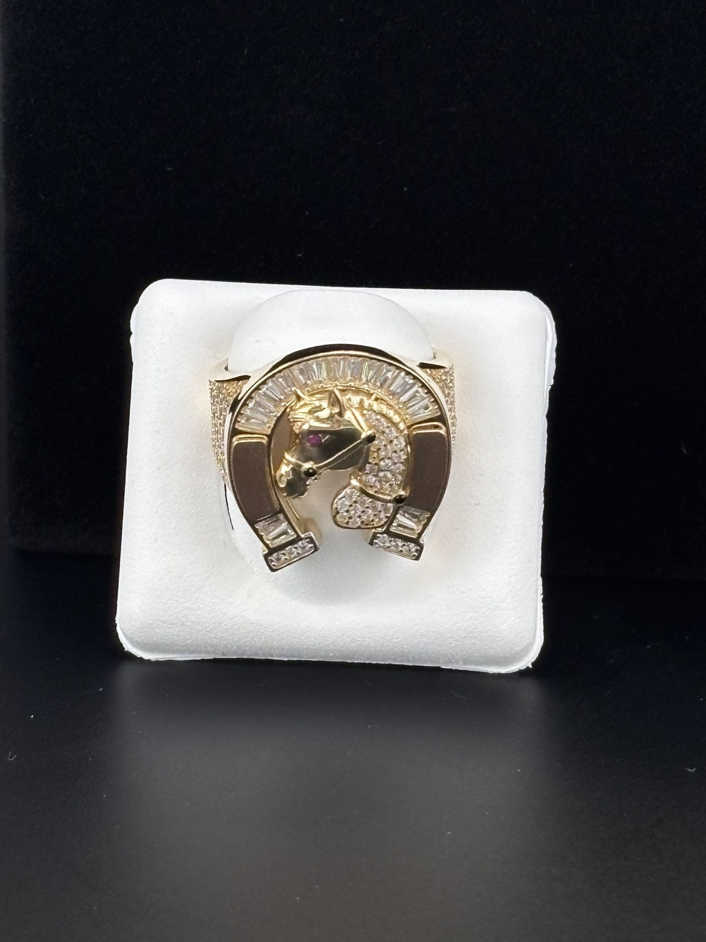 14k Horse with horseshoe ring