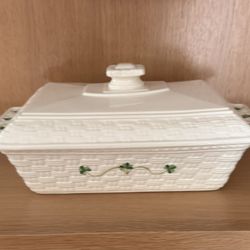 Belleek Shamrock 2 Qt Casserole