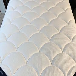 Dreamcloud Premier Twin Size Mattress - Perfect Condition Bed 