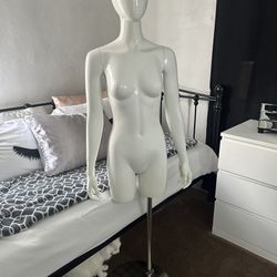 female torso mannequin 