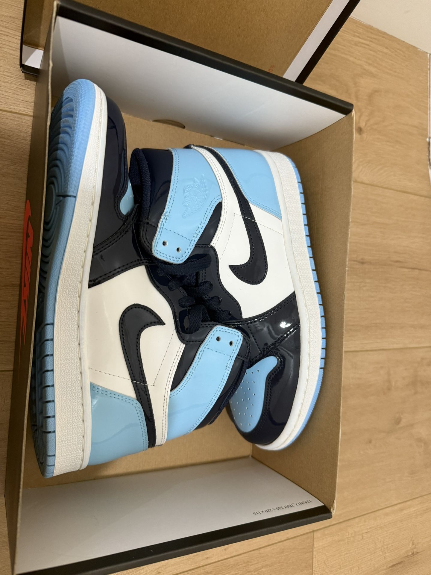 Women’s Air Jordan 1 Blue Chill Size: 7.5 U.S.