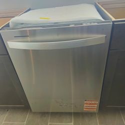 Whirlpool Brand New Unused !!
24 in. Built-In Tall Tub Dishwasher with manufacturing warranty!!