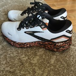 Ghost Brooks Size 9 Women’s 