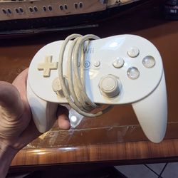 Official Nintendo Wii Pro Controller Classic White RVL-005
Good Condition 