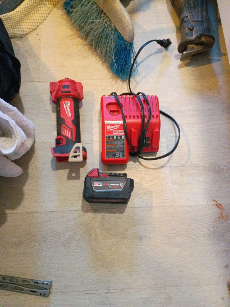 Milwaukee Cut Out Tool Plus Charger And Battery