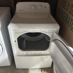 Hotpoint Medium Vented Electric Dryer ( White ) Used with 3 months warranty include delivery and installation first floor. Production date 2025