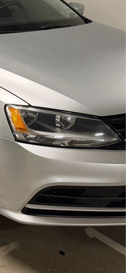 2015 Volkswagen Jetta headlights