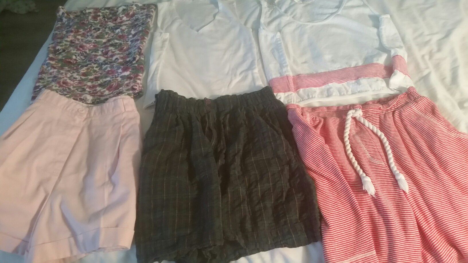 6 pieces summer clothing med 3 shorts, 3 shirts