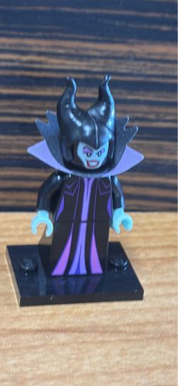 LEGO Disney Maleficent - Minifigure, Black and Medium Lavender Collar