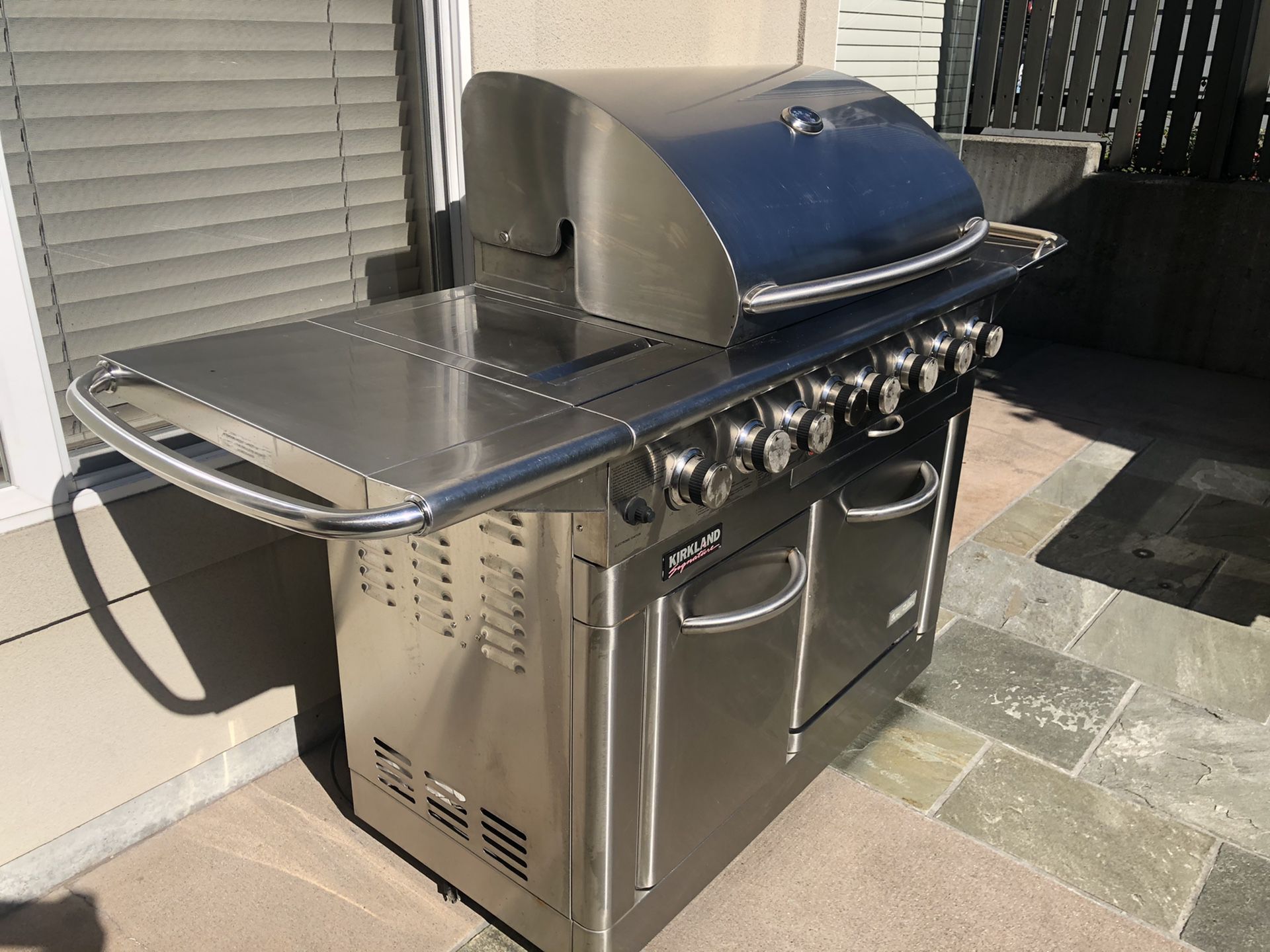Kirkland Signature Barbecue with Oven and side burner