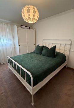Queen bed