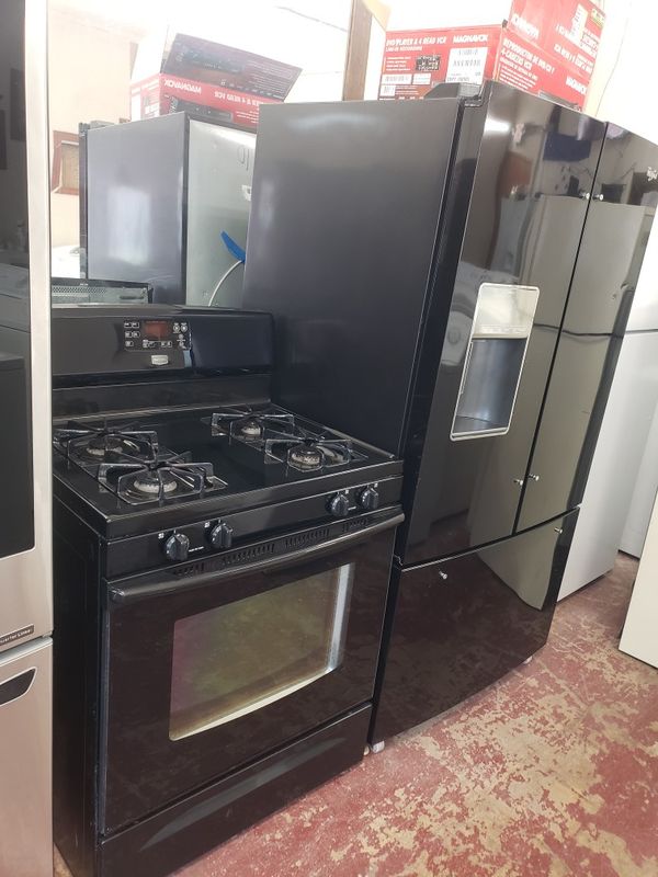 Beautiful black refrigerator and stove set for Sale in Milwaukee, WI