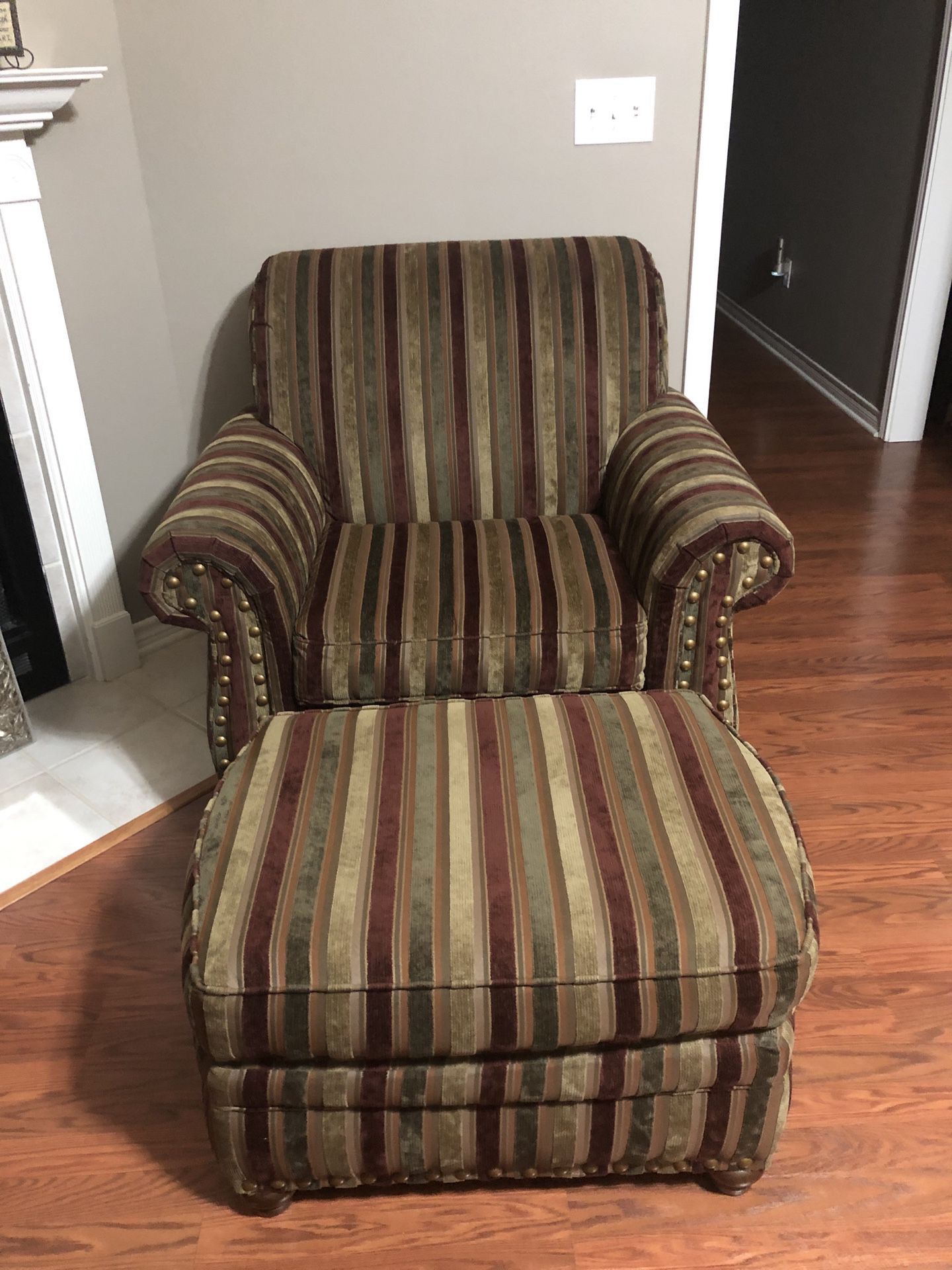 Mayo chair with ottoman