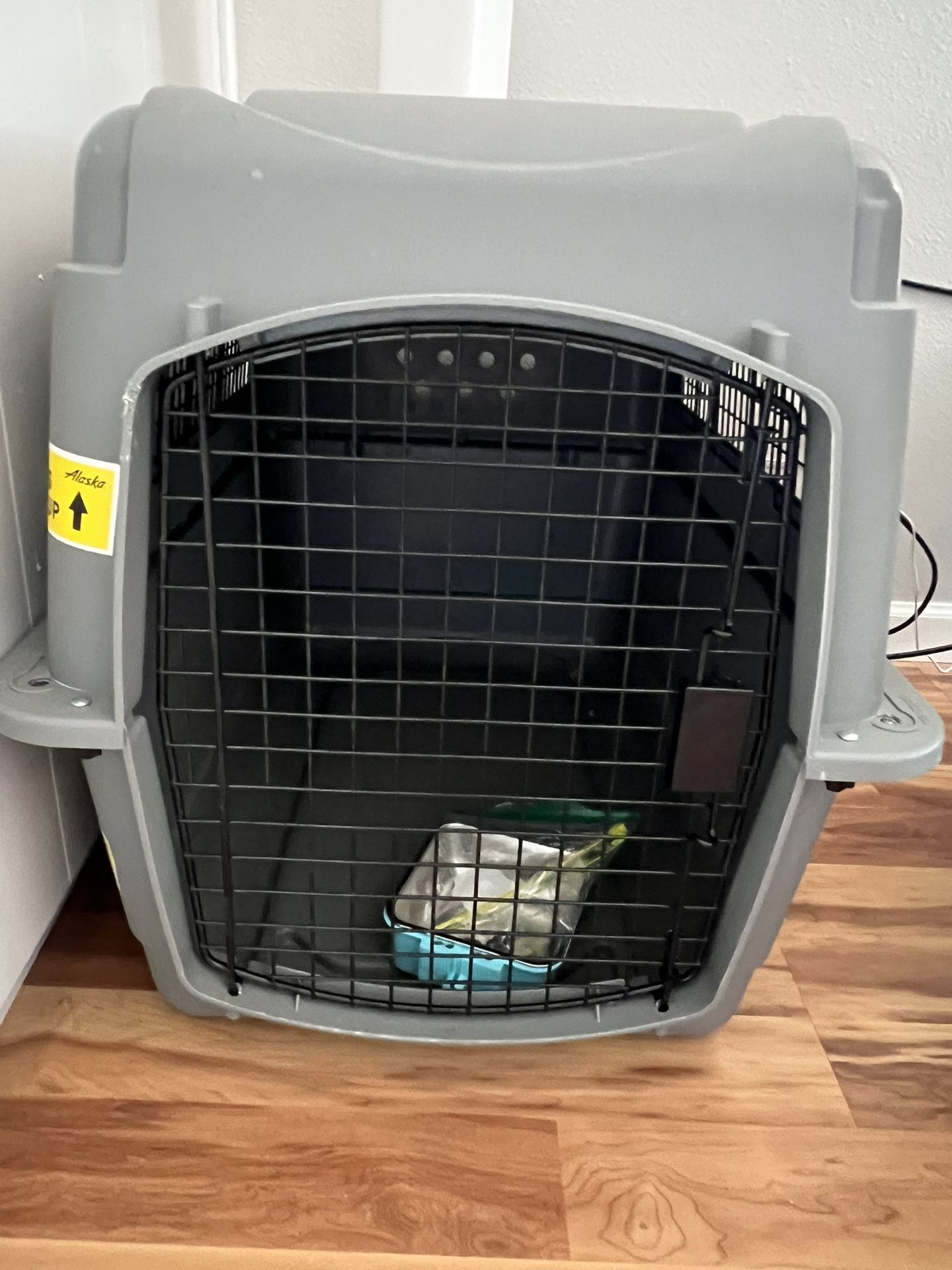 M/L Travel Dog Crate