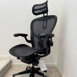 2026 Brand New Herman Miller Aeron Remastered - Onyx Gaming Edition (Size C)