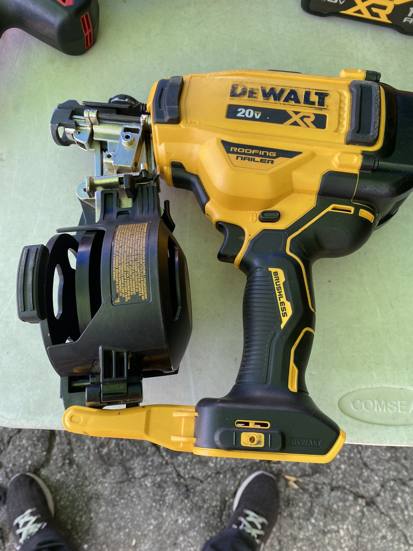 DEWALT 20V MAX 15-Degree Electric Cordless Roofing Nailer (Tool Only)