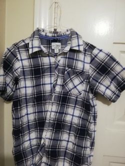 Children's Place short sleeve button up. Youth Med