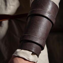 ONE LEATHER BRACER, GAUNTLET, ARM GUARD, RENAISSANCE, MEDIEVAL COSPLAY
