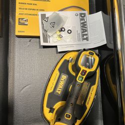 DeWalt 20v GRABO With Battery And Extra Seal