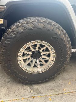 Jeep wheels & tires