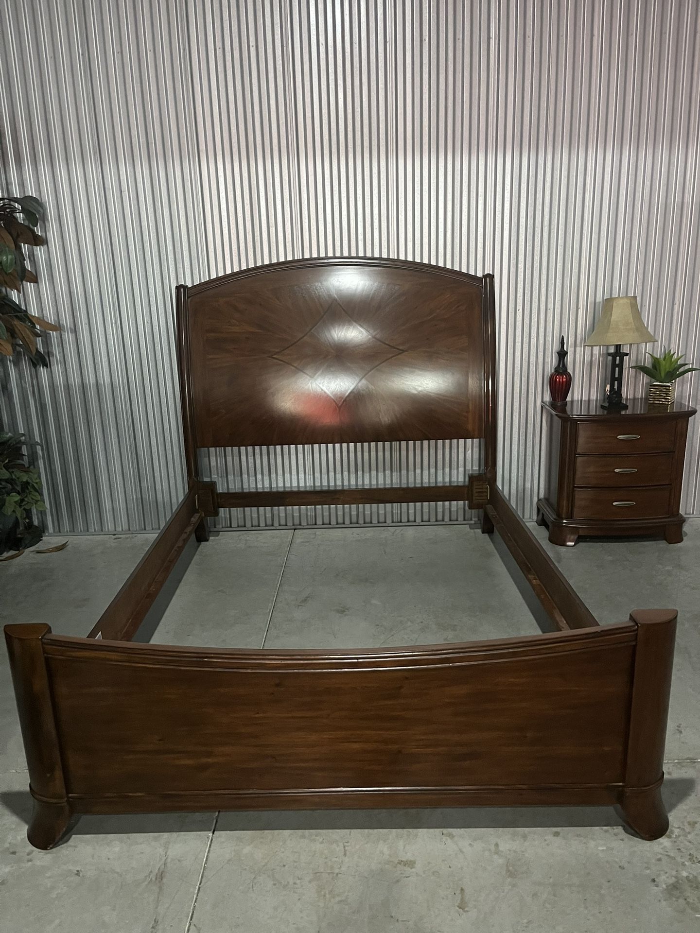 Queen Size Bedroom Set