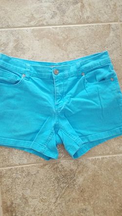 Beautiful blue color color name brand New York & Company womens size 2 shorts