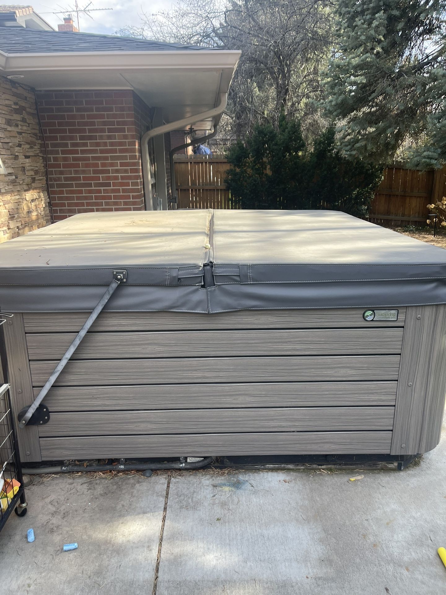 Free Working Hot tub! 