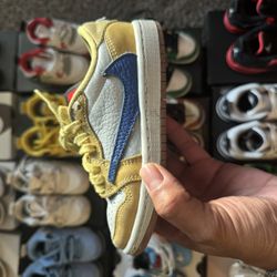 Jordan 1 Low Travis Scott Canary 11c 