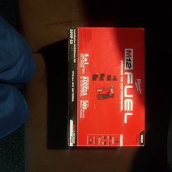 Milwaukee M12 Drill Driver Kit 