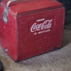 Vintage Coca Cola ice chest. No leaks. Solid inside