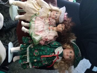3 realistic dolls in great condition