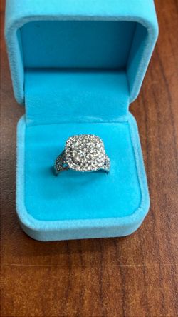 14K White Gold Women’s Ring With All Natural Diamonds Size Size 8