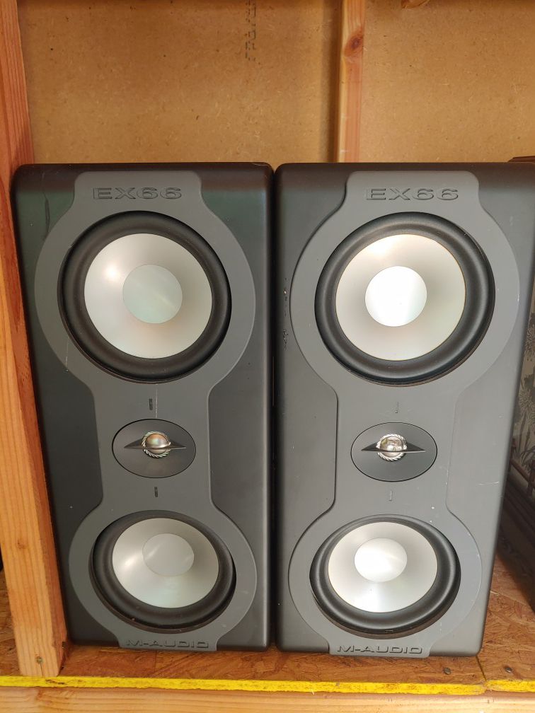 M-audio ex66 studio monitor speakers