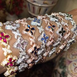 Beautiful, Heavy, Luxurious, Comfortable, Silver And Gold plated Clover Necklaces And Bracelets. 