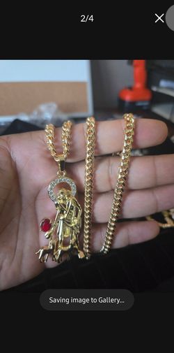 18k gold-filled Lazaro large pendant (not plated, non-magnetic), paired with a resizable 5mm x 28-inch Cuban link chain. Warranty included.