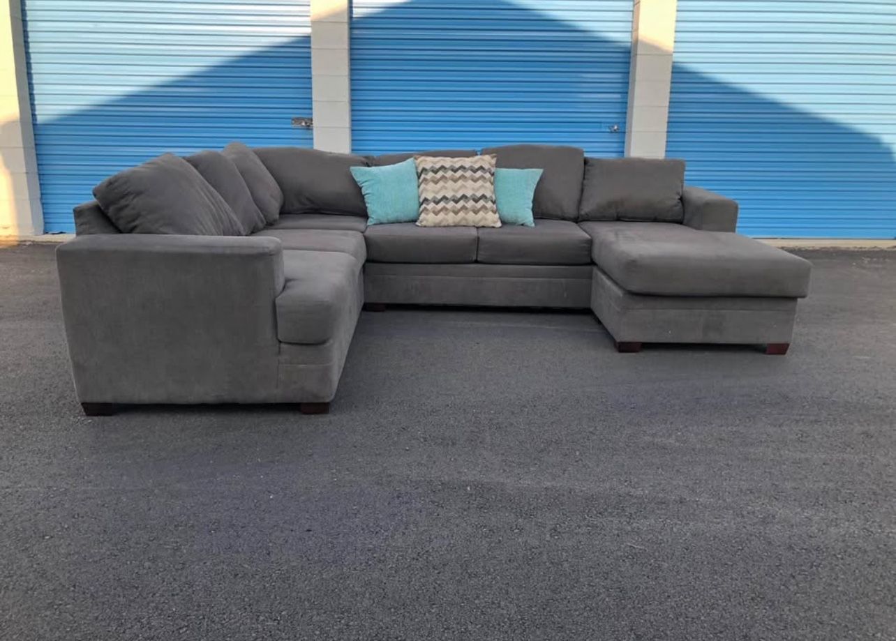 Huge Dark Grey Sectional Couch Sofa From Living Spaces In Excellent Condition - FREE DELIVERY 🚛