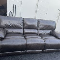 Abbyson’s Recliner FREE DELIVERY 