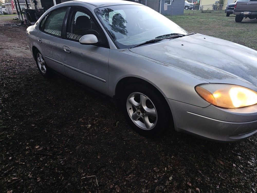 2001 Ford Taurus