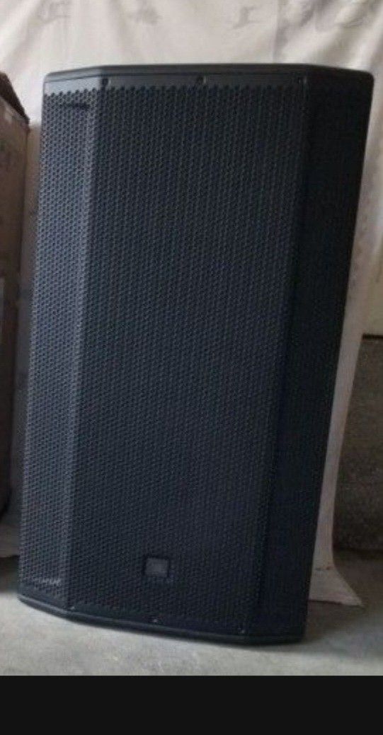 SRX835P JBL POWERED 3 WAY SPEAKER