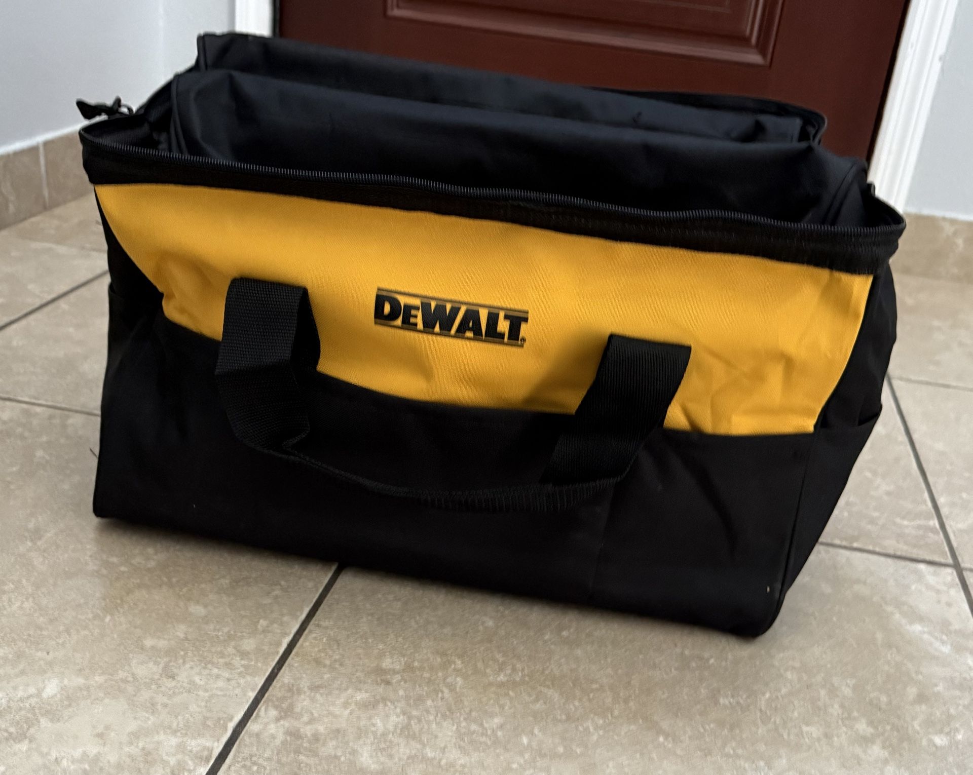 NEW SALEšā¼ļø!! 2 DEWALT Medium tool bags for $15
