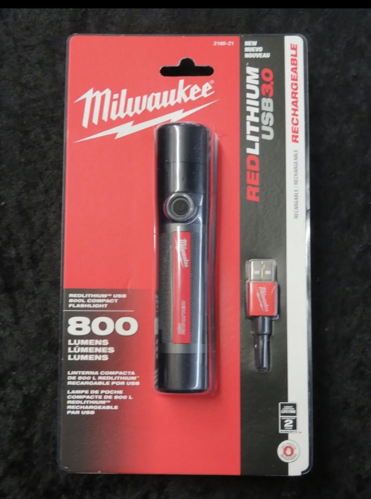 Milwaukee (2160-21) 800 Lumens LED Red Lithium USB 3.0  Rechargeable Flashlight