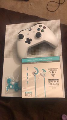 Xbox One S with Controller and Turtlebeach headset