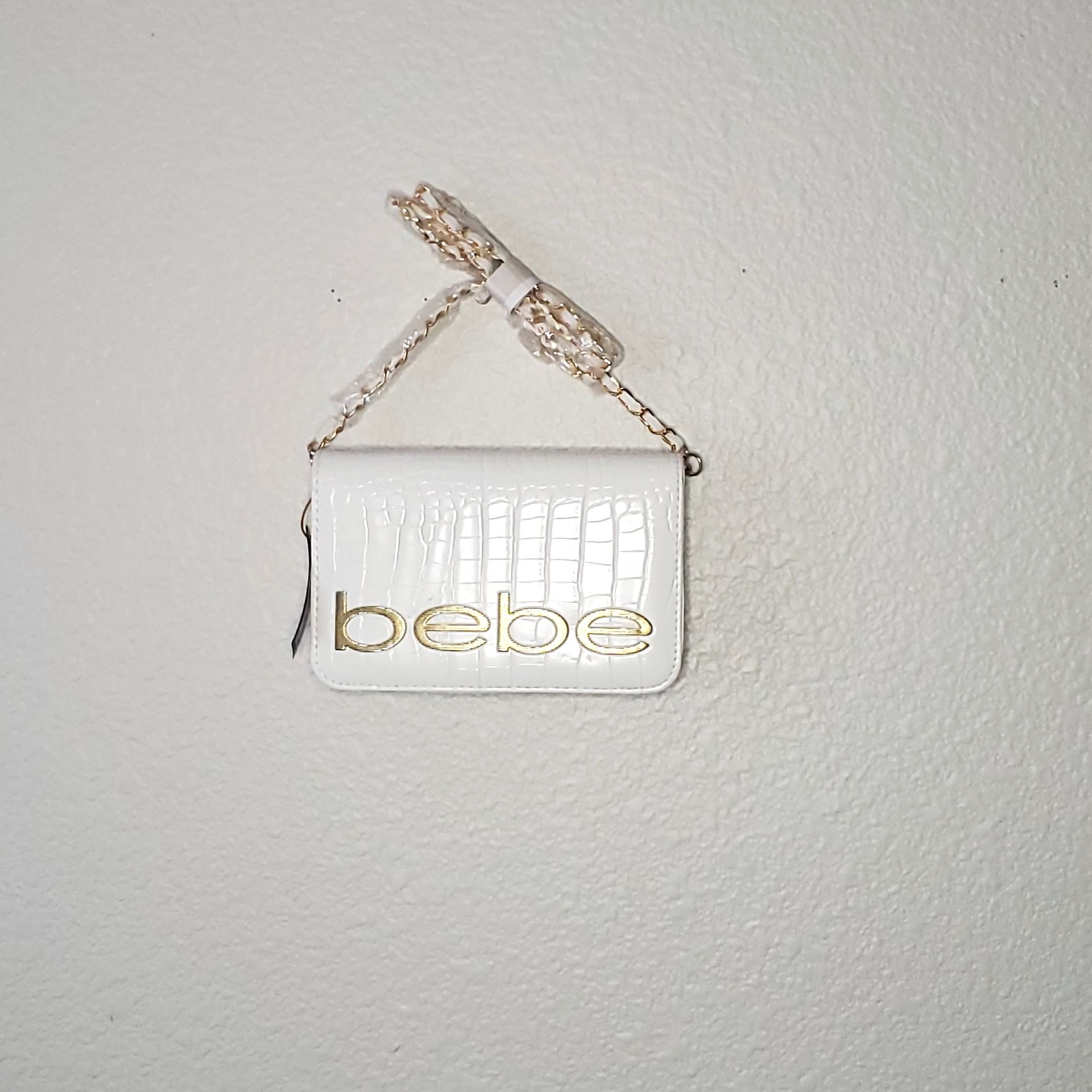 NWT Solid White Small Shoulder Bag- Chain Strap Gold Accents