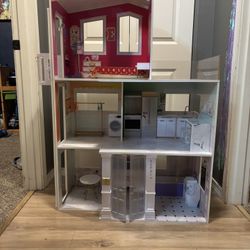 Dollhouse 
