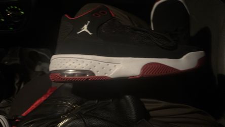 Youth size 5.5 Nike Jordan aura 4 Max