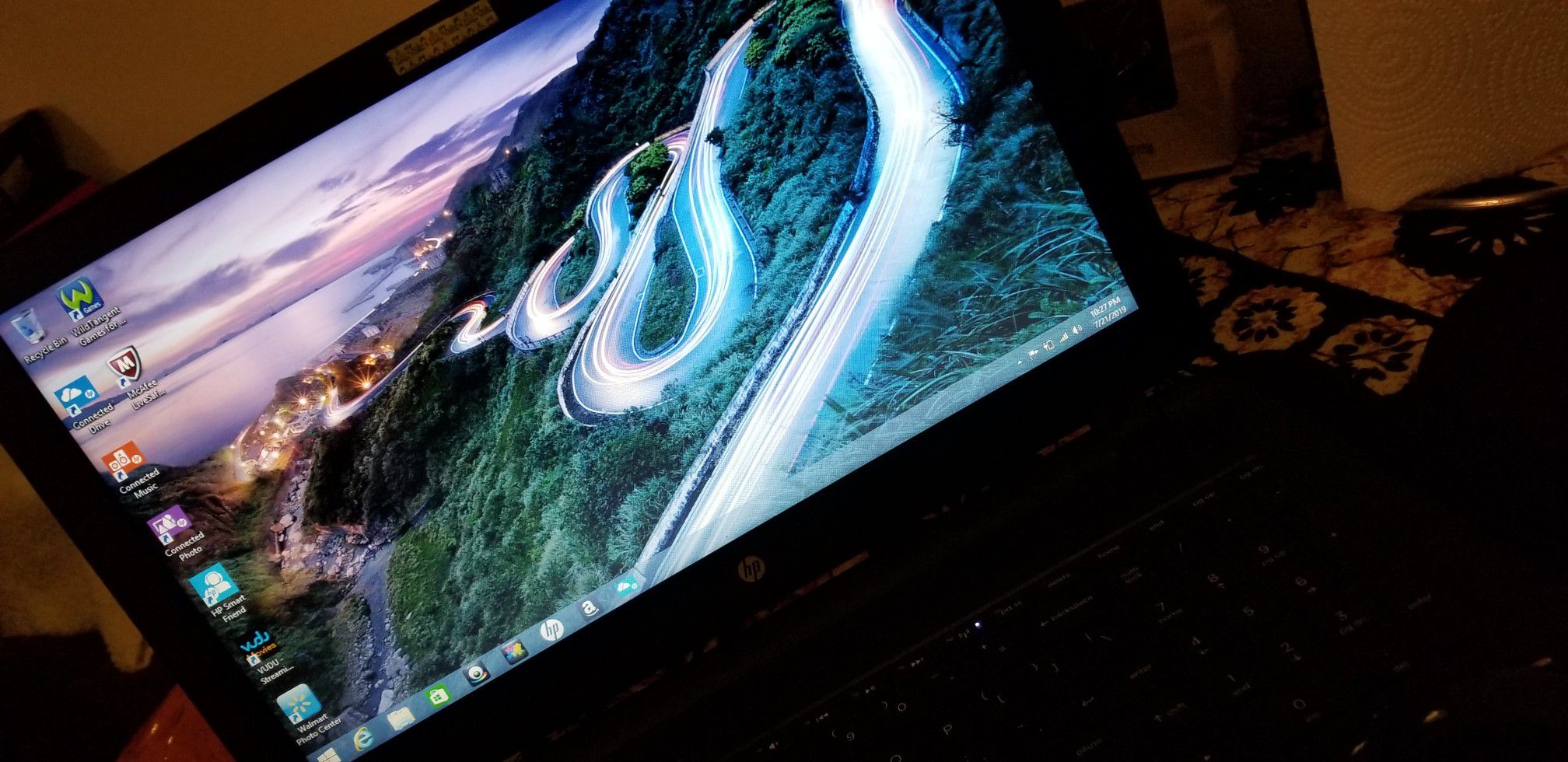 "STILL AVAILABLE" -HMU- HP Notebook laptop for sale/17.1 inch screen