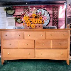 Modern 7/Drawer Dresser 
