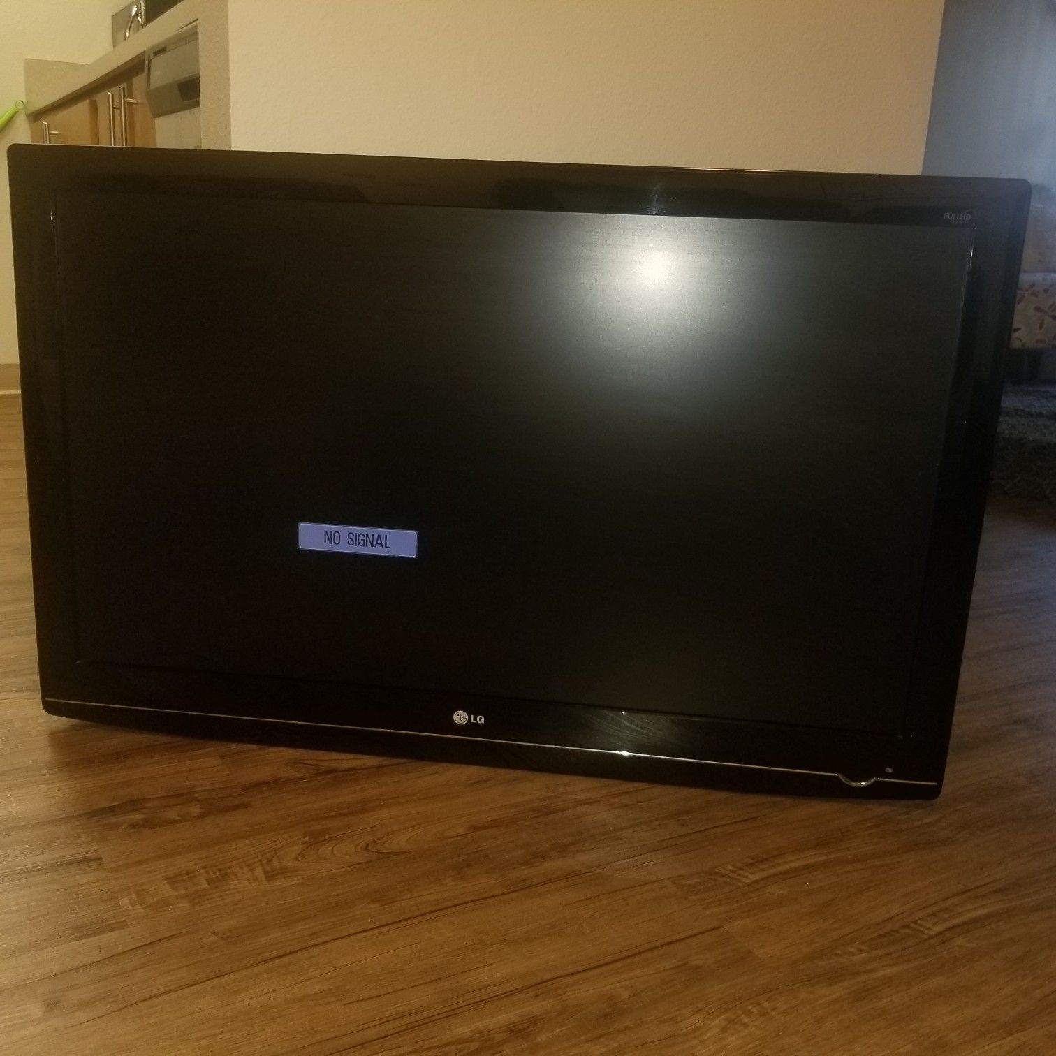 42" Flat screen+ HDMI+ Amazon Firestick