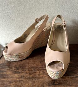 GUESS Platform Heels 7M